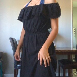 Black flowy dress 🎱